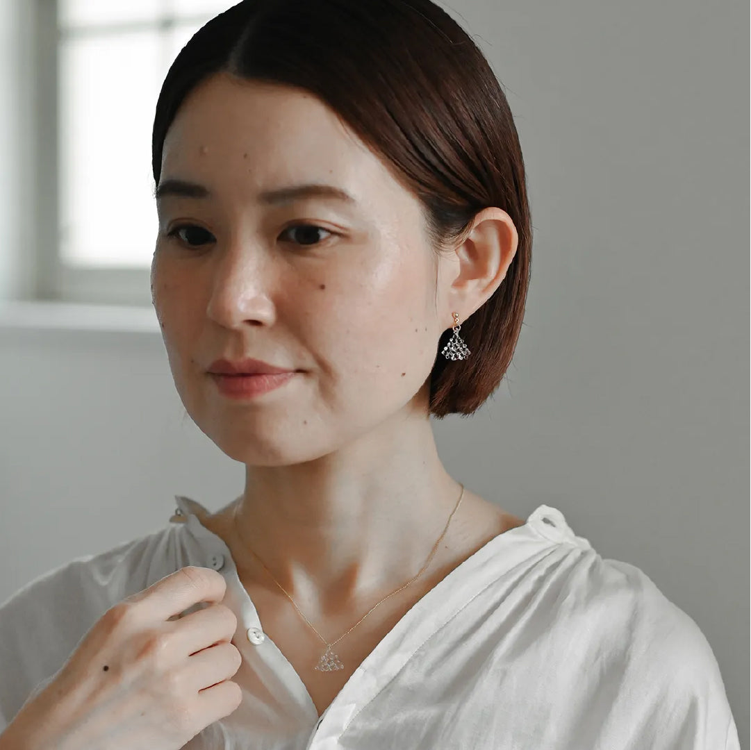ペルテリオラ　白いネックレス　　117/250 裸婦 ネックレス ルクス –ネックレスなら HARIO NETSHOP
