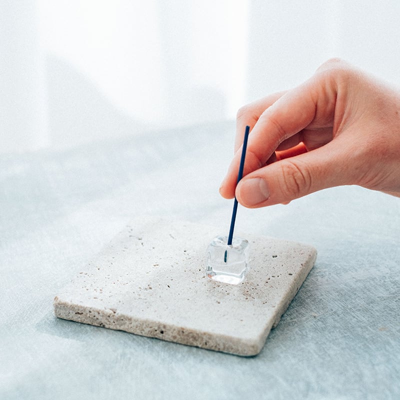 ガラスのお香立て