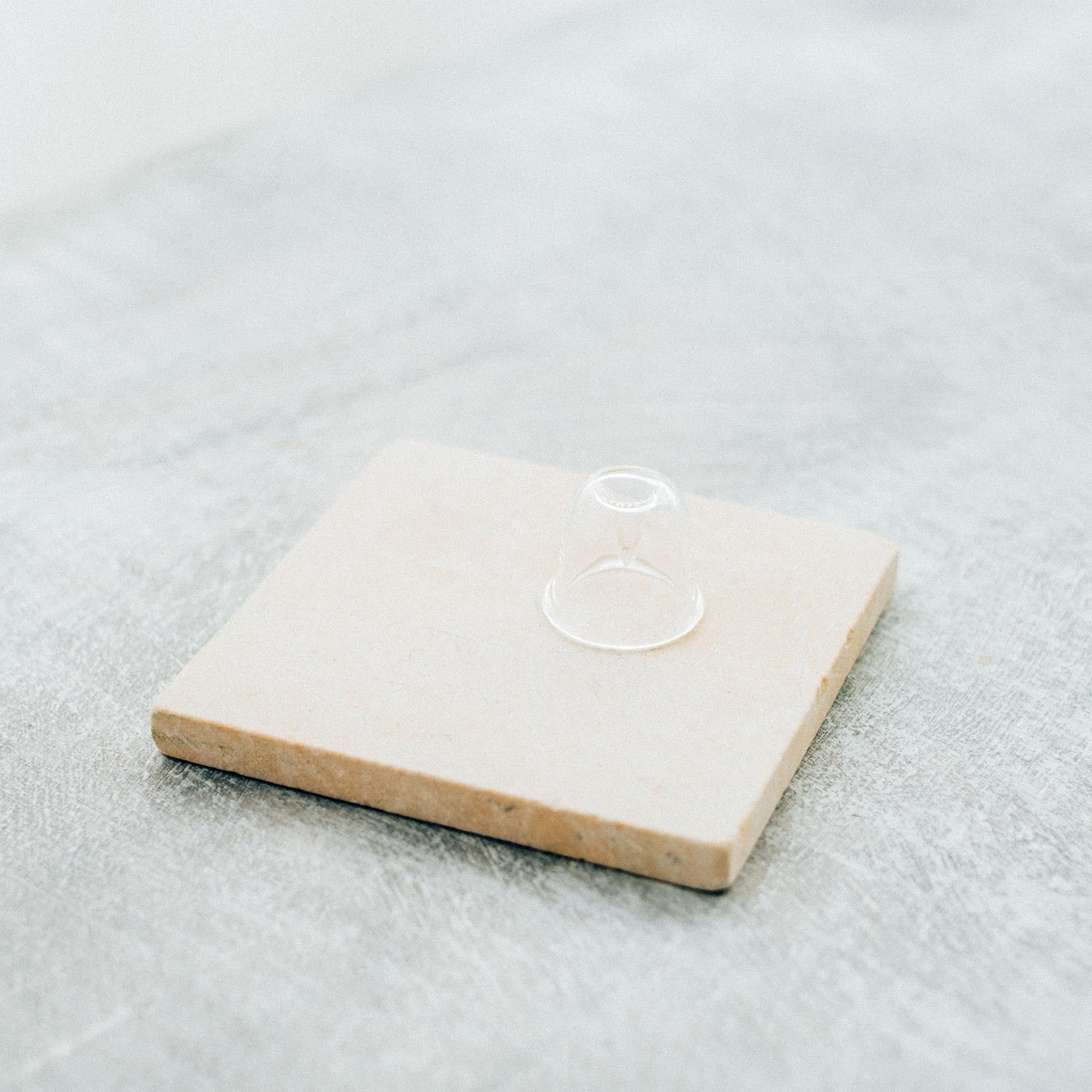 ガラスのお香立て