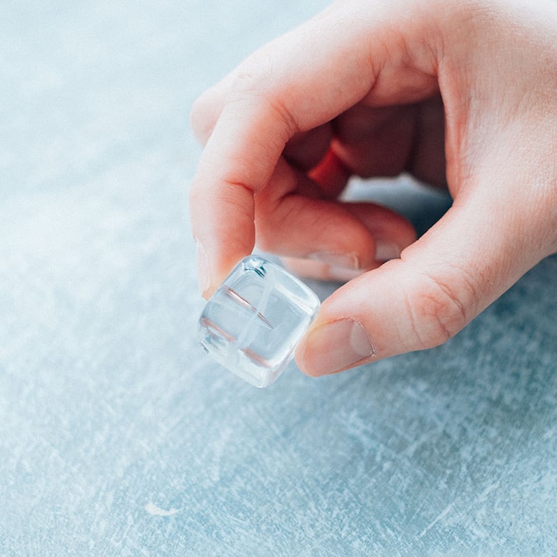 ガラスのお香立て